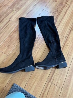 Classic Women's Black Over-the-Knee Suede Boots